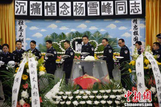 因公殉职的重庆交巡民警杨雪峰：用生命守护万家平安